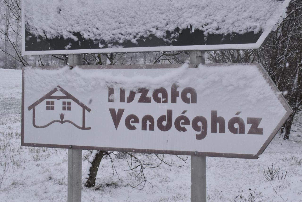 Tiszafa Vendeghaz Szentgal Hotell Exteriör bild